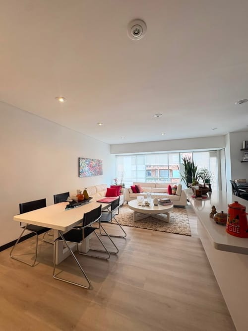 Apartamento de 2 alcobas en arriendo en El Virrey, Bogotá, 95 m² · foto 3 de 15