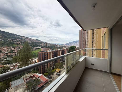 Apartamento de 3 alcobas en venta en Calasanz, Medellín, 65 m² · foto 11 de 15