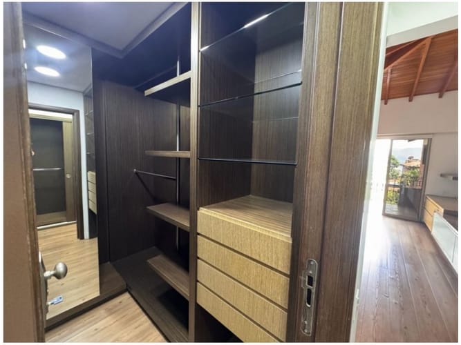 Casa de 3 alcobas en venta en Altos Del Poblado, Medellín, 298 m² · foto 18 de 20