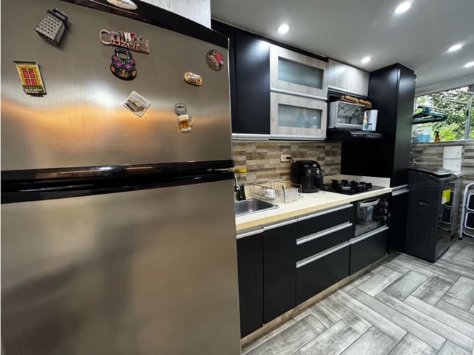 Apartamento de 3 alcobas en venta en Loma De Los Bernal, Medellín, 66 m² · foto 3 de 14