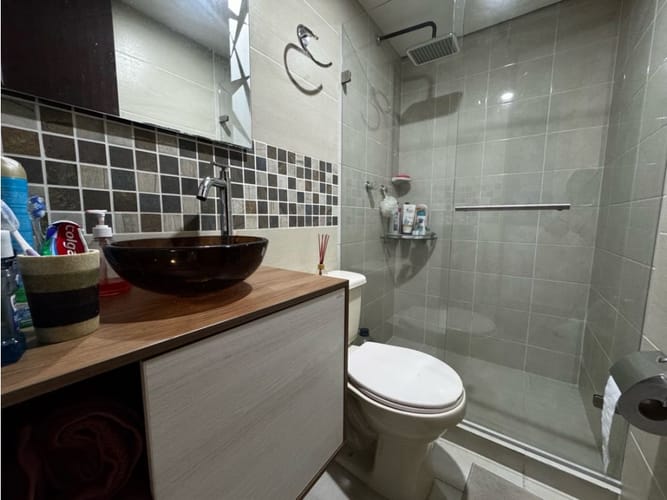 Apartamento de 3 alcobas en venta en Loma De Los Bernal, Medellín, 66 m² · foto 5 de 14