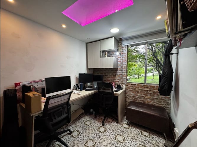 Apartamento de 3 alcobas en venta en Loma De Los Bernal, Medellín, 66 m² · foto 6 de 14