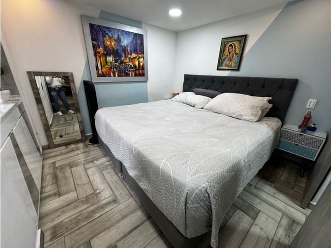 Apartamento de 3 alcobas en venta en Loma De Los Bernal, Medellín, 66 m² · foto 11 de 14