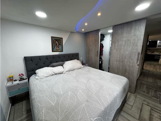 Apartamento de 3 alcobas en venta en Loma De Los Bernal, Medellín, 66 m² · foto 12 de 14