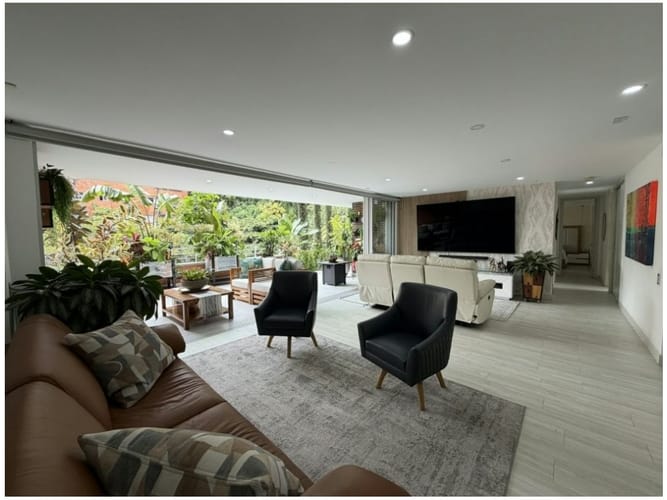Apartamento de 4 alcobas en venta en Castropol, Medellín, 148 m² · foto 2 de 22