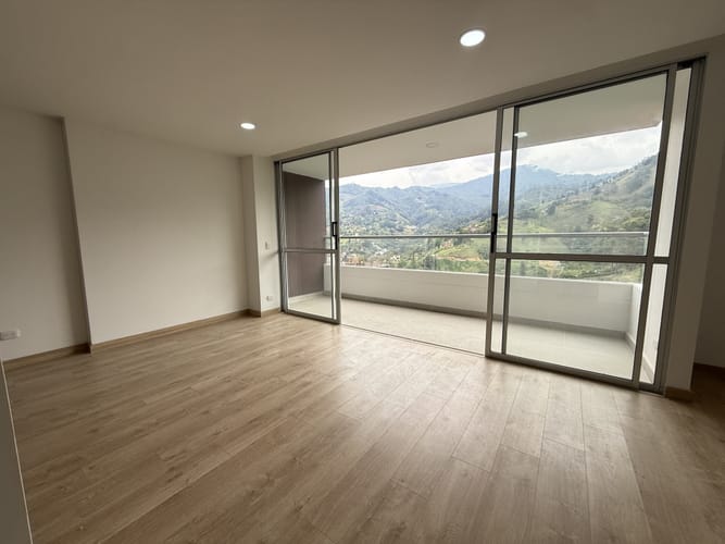 Apartamento de 2 alcobas en arriendo en San Jose, Sabaneta, 75 m² · foto 6 de 23