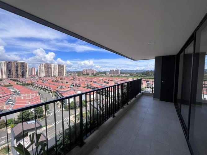 Apartamento de 3 alcobas en arriendo en Centro, Rionegro, 95 m² · foto 2 de 20