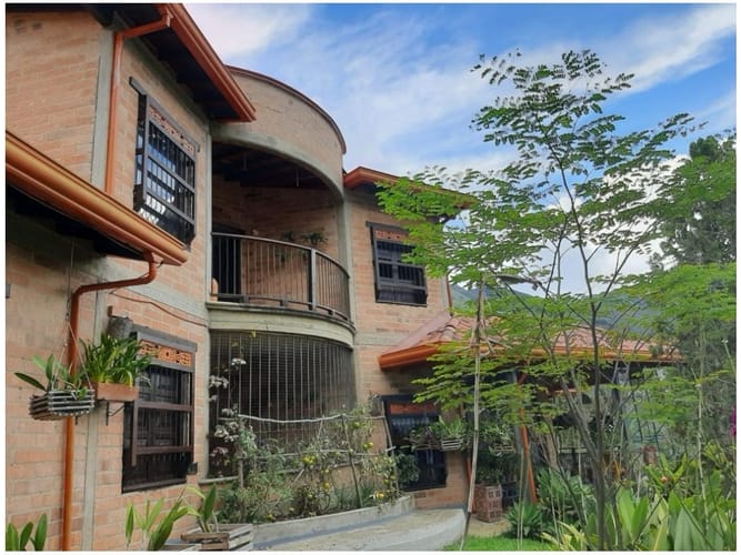 Finca en venta en Zarzal Curzao, Copacabana, 320 m² · foto 2 de 21