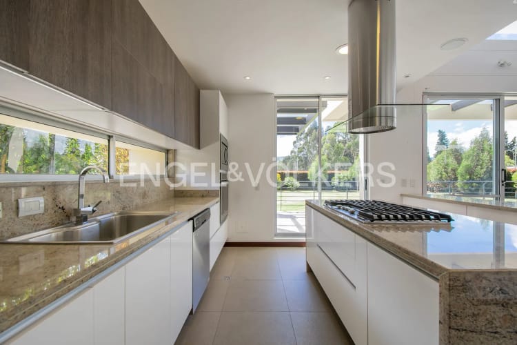 Casa de 4 alcobas en venta en Centro, Sopó, 320 m² · foto 4 de 17