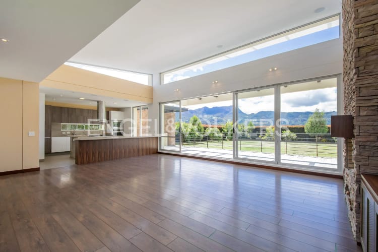 Casa de 4 alcobas en venta en Centro, Sopó, 320 m² · foto 2 de 17
