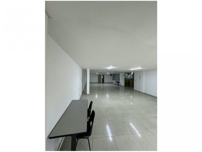 Local en venta en Manila, Medellín, 156 m² · foto 2 de 16