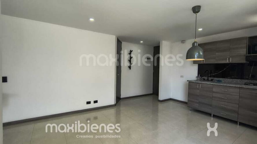 Apartaestudio en arriendo en La Aguacatala, Medellín, 40 m² · foto 2 de 10