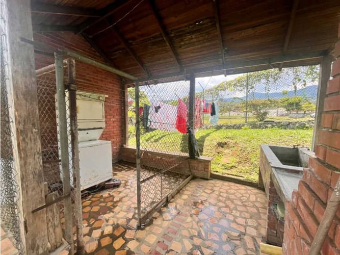 Casa de 8 alcobas en venta en Borrero Ayerbe, Cali · foto 9 de 24