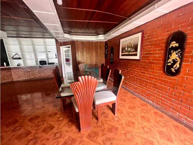 Casa de 8 alcobas en venta en Borrero Ayerbe, Cali · foto 10 de 24