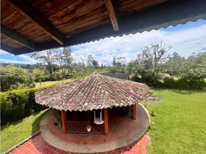 Casa de 8 alcobas en venta en Borrero Ayerbe, Cali · foto 12 de 24