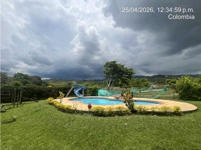 Casa de 8 alcobas en venta en Borrero Ayerbe, Cali · foto 13 de 24