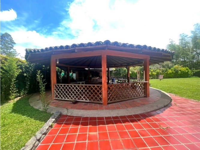 Casa de 8 alcobas en venta en Borrero Ayerbe, Cali · foto 22 de 24
