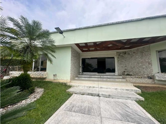 Casa de 5 alcobas en venta en La Riverita, Cali, 1717 m² · foto 2 de 15