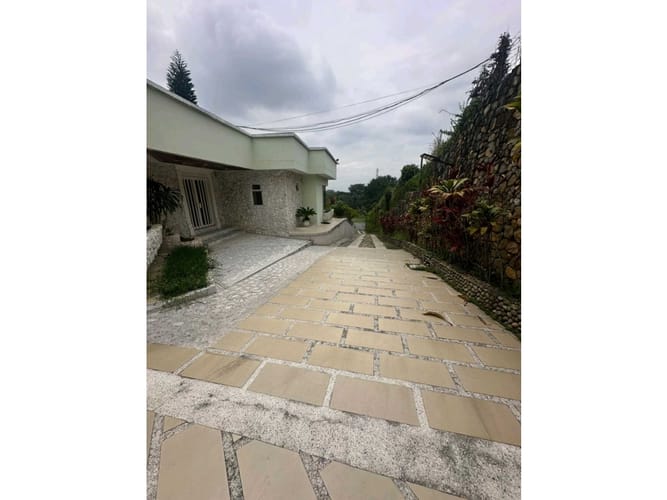 Casa de 5 alcobas en venta en La Riverita, Cali, 1717 m² · foto 3 de 15
