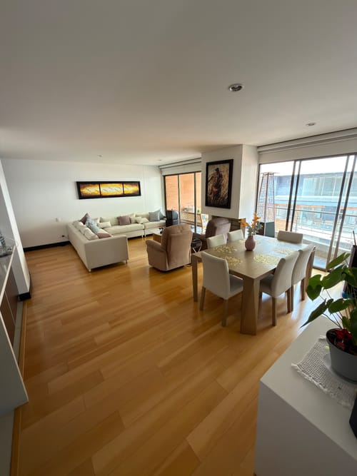 Apartamento de 4 alcobas en venta en Santa Barbara Oriental, Bogotá, 181 m² · foto 2 de 21
