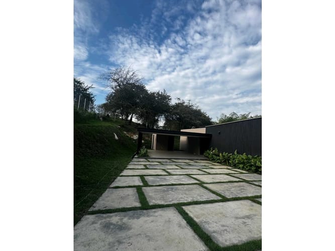 Casa de 4 alcobas en venta en Acopi, Yumbo · foto 2 de 8