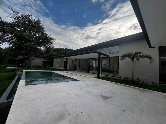 Casa de 4 alcobas en venta en Acopi, Yumbo · foto 3 de 8
