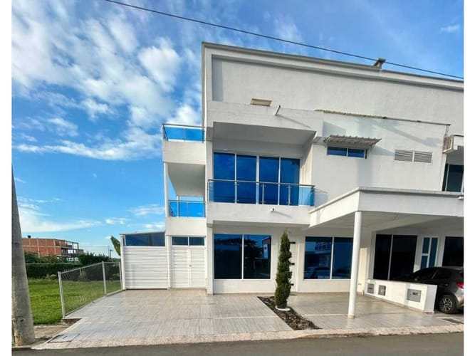 Casa de 8 alcobas en venta en Las Mercedes, Jamundí, 366 m² · foto 2 de 12