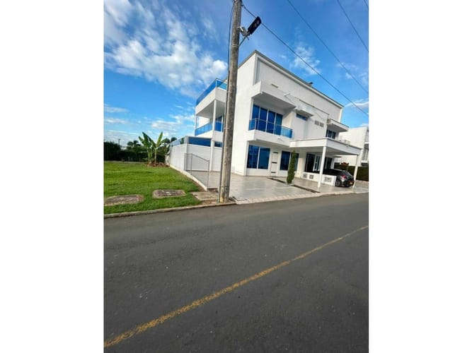 Casa de 8 alcobas en venta en Las Mercedes, Jamundí, 366 m² · foto 9 de 12