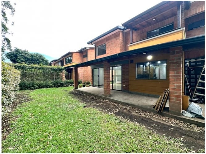 Casa de 4 alcobas en venta en Suramérica, La Estrella, 240 m² · foto 3 de 21