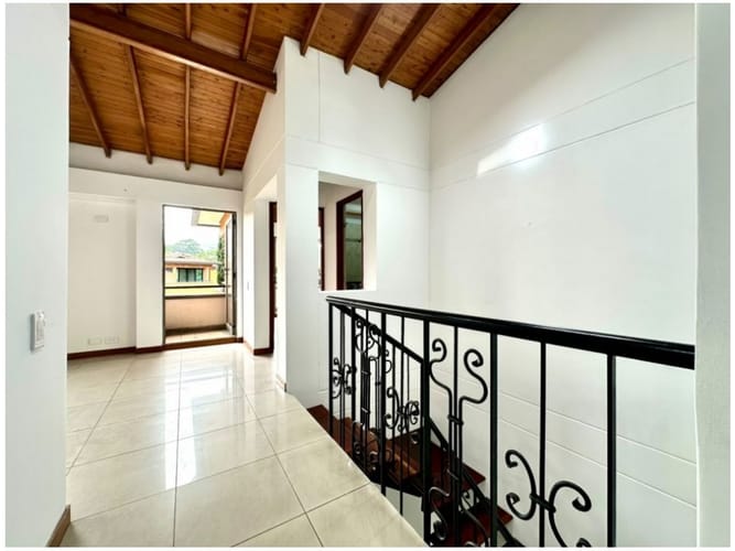 Casa de 4 alcobas en venta en Suramérica, La Estrella, 240 m² · foto 12 de 21