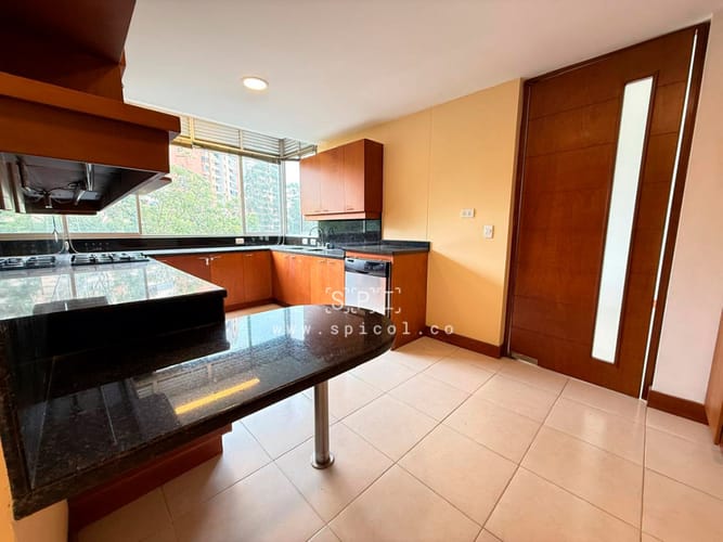 Apartamento de 3 alcobas en arriendo en Las Lomas, Medellín, 280 m² · foto 2 de 24