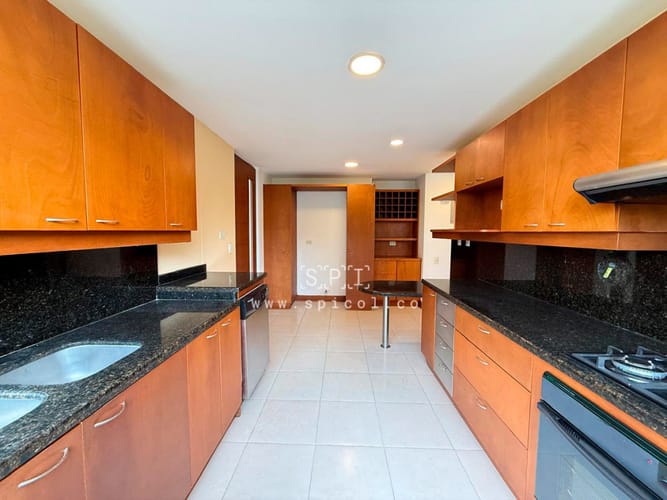 Apartamento de 3 alcobas en arriendo en Las Lomas, Medellín, 280 m² · foto 3 de 24