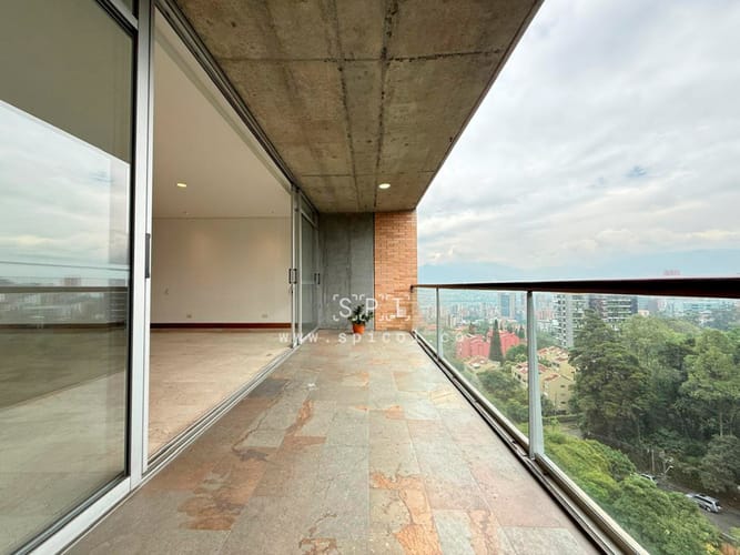 Apartamento de 3 alcobas en arriendo en Las Lomas, Medellín, 280 m² · foto 11 de 24