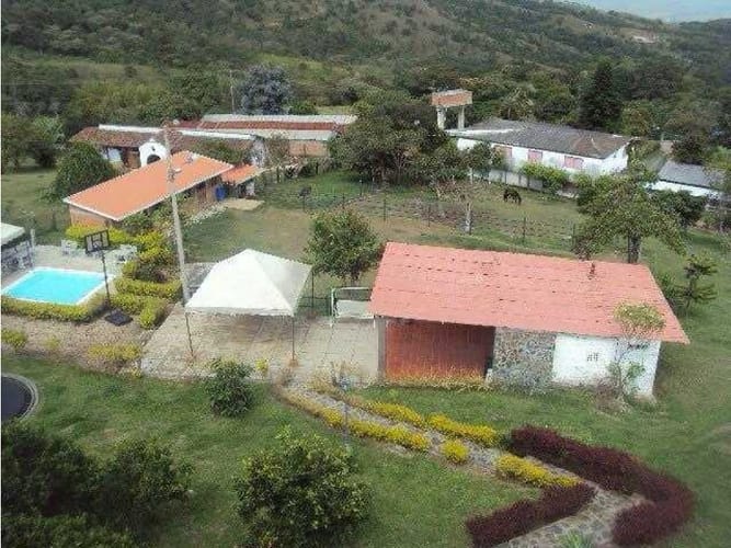 Casa de 5 alcobas en venta en Acopi, Yumbo · foto 11 de 13