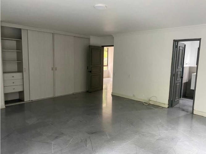 Apartamento de 3 alcobas en venta en Arboledas, Cali, 300 m² · foto 2 de 24