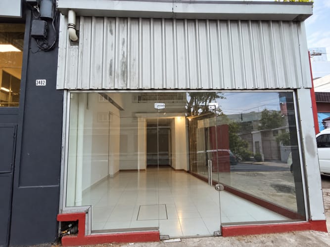 Alquiler Excelente Local Comercial 30 M2 Sin Gastos Comunes En Pocitos · Foto 3