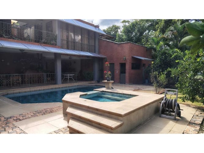 Casa de 7 alcobas en venta en Pance, Cali · foto 2 de 19