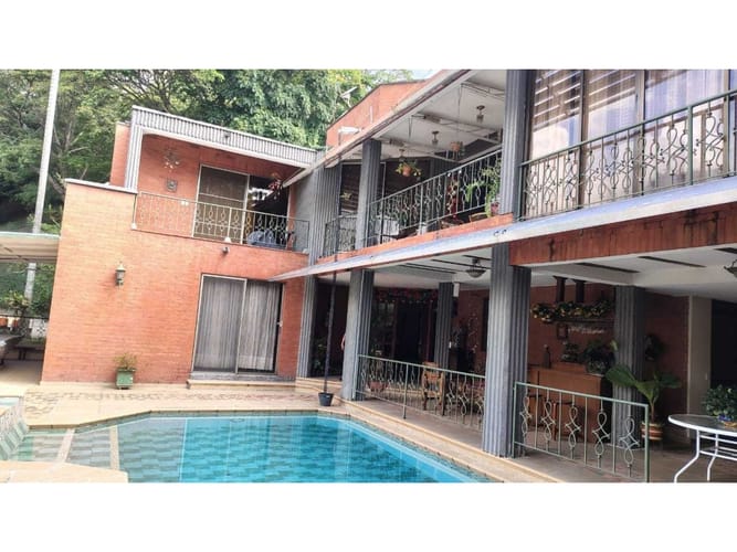 Casa de 7 alcobas en venta en Pance, Cali · foto 3 de 19
