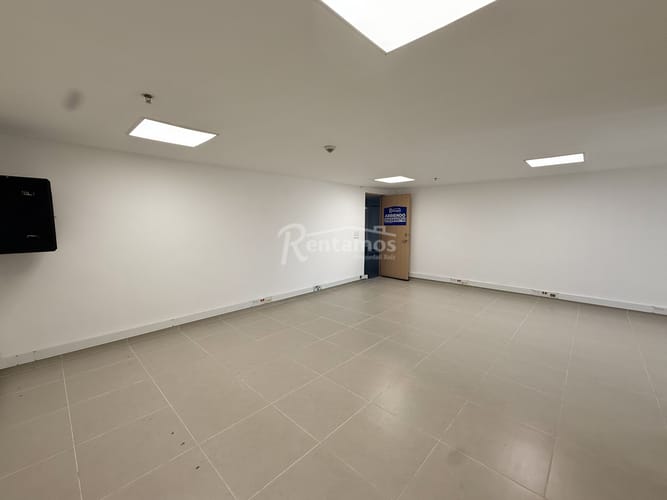 Oficina en arriendo en Naranjal, Medellín, 65 m² · foto 8 de 21