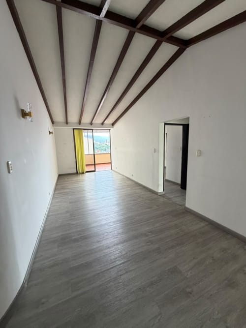 Apartamento de 2 alcobas en arriendo en Sector Galeria Central, Pereira, 90 m² · foto 7 de 12