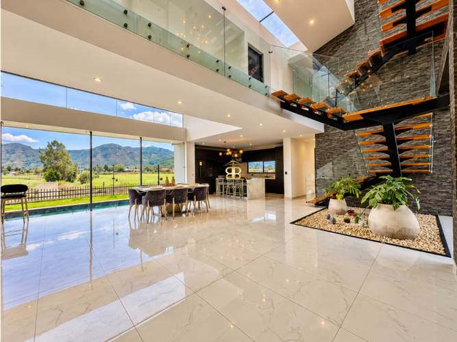 Casa de 6 alcobas en venta en Parcelas, Cota, 780 m² · foto 1 de 23