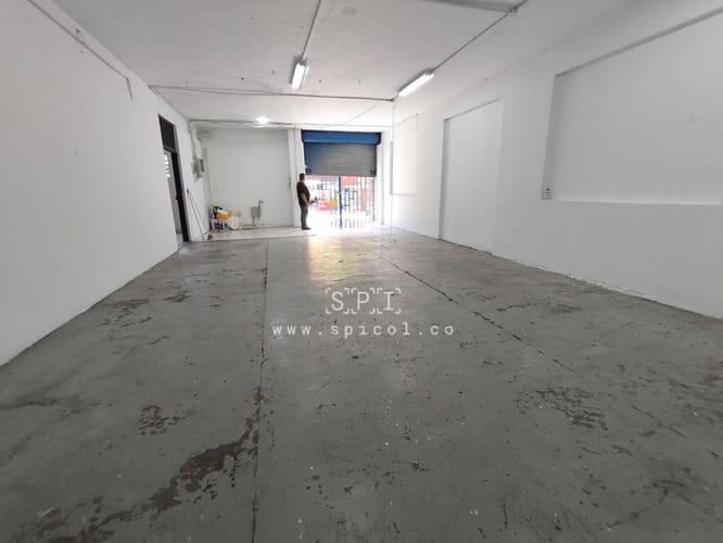 Bodega en arriendo en Los Colores, Medellín, 105 m² · foto 2 de 11
