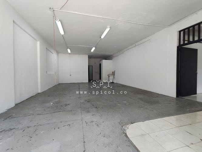 Bodega en arriendo en Los Colores, Medellín, 105 m² · foto 3 de 11