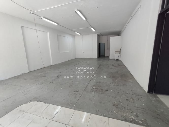 Bodega en arriendo en Los Colores, Medellín, 105 m² · foto 4 de 11