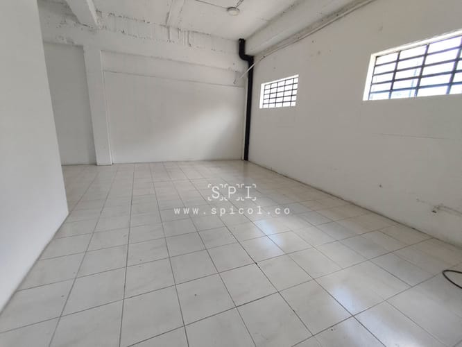 Bodega en arriendo en Los Colores, Medellín, 105 m² · foto 5 de 11