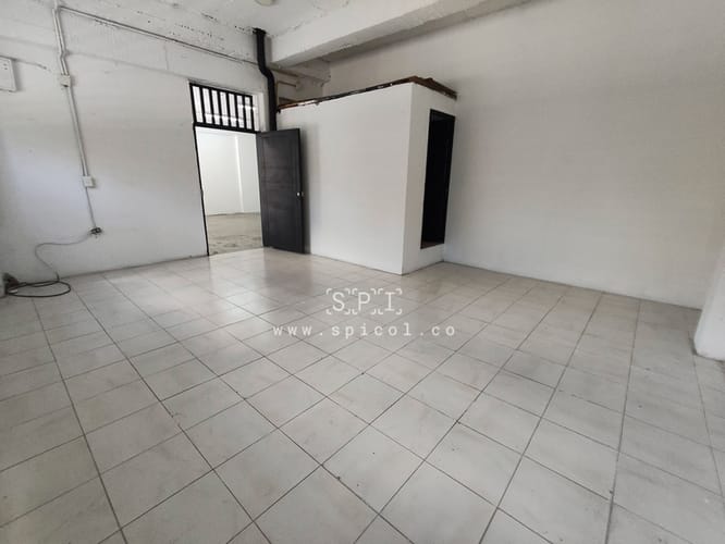 Bodega en arriendo en Los Colores, Medellín, 105 m² · foto 6 de 11