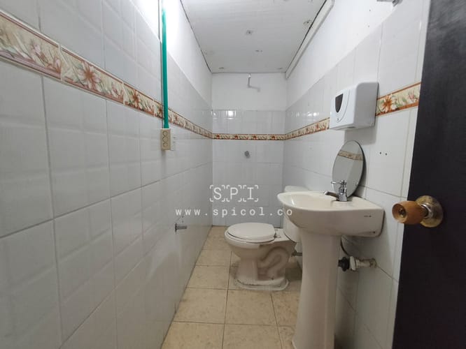 Bodega en arriendo en Los Colores, Medellín, 105 m² · foto 7 de 11