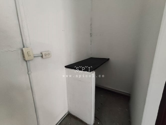 Bodega en arriendo en Los Colores, Medellín, 105 m² · foto 9 de 11