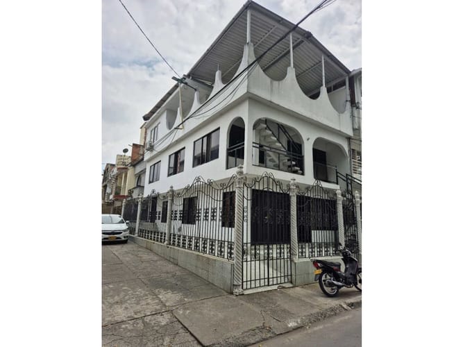 Casa de 8 alcobas en venta en La Nueva Base, Cali, 210 m² · foto 3 de 21