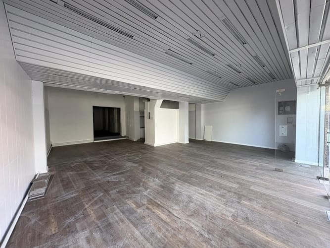 Alquiler Local Comercial 125 M2 Como Nuevo Ideal Para Varios Rubros En Cordón · Foto 1